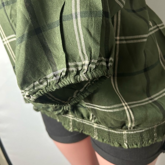 Avenue Green Boxy Button Down Shirt with Long Sleeves - Picture 4 of 10